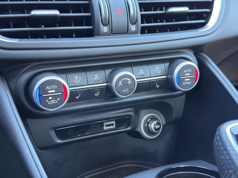 Used 2024 Alfa Romeo Giulia Veloce image 22