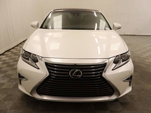 Used 2017 Lexus ES 350 w/ Navigation System Package image 4