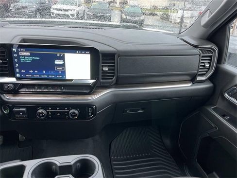 Used 2024 Chevrolet Silverado 3500 LT image 15