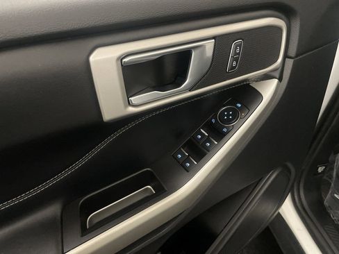 Used 2022 Ford Explorer XLT w/ Equipment Group 202A image 17