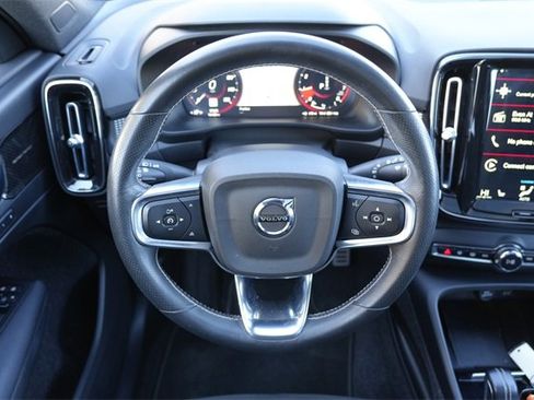 Used 2021 Volvo XC40 T5 R-Design image 11