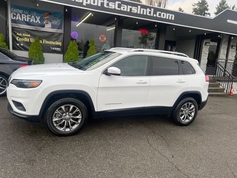Used 2019 Jeep Cherokee Latitude Plus AWD/4WD image 2