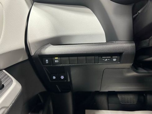 Used 2026 Toyota Sienna LE image 17