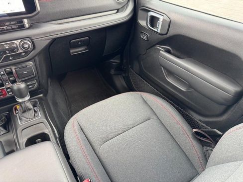 Used 2024 Jeep Wrangler Unlimited Rubicon w/ Convenience Group image 15