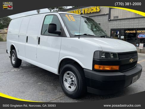 Used 2018 Chevrolet Express 2500 RWD image 1