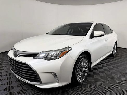 Used 2016 Toyota Avalon Limited FWD image 2