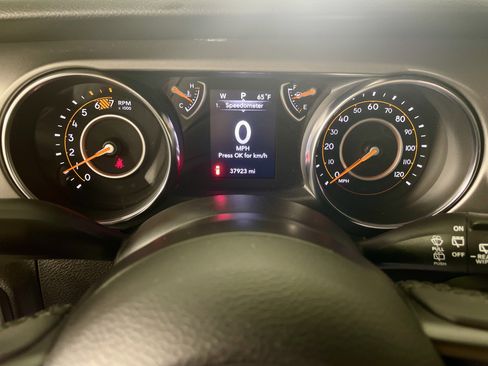 Used 2023 Jeep Wrangler Sport S image 17