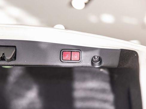 Used 2018 Mercedes-Benz E 400 E 400 image 18