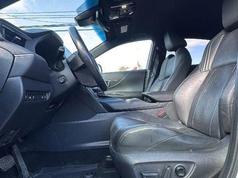 Used 2021 Toyota Venza XLE w/ Softex Package image 11