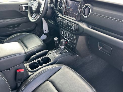 Used 2023 Jeep Wrangler Sahara image 16