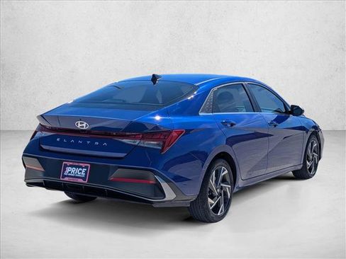 Used 2024 Hyundai Elantra SEL w/ Convenience Package FWD image 5