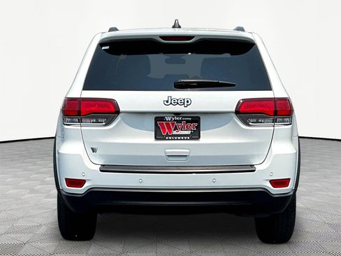 Used 2020 Jeep Grand Cherokee Laredo AWD/4WD image 5