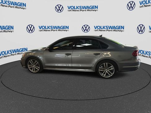 Used 2018 Volkswagen Passat 2.0T R-Line FWD image 5