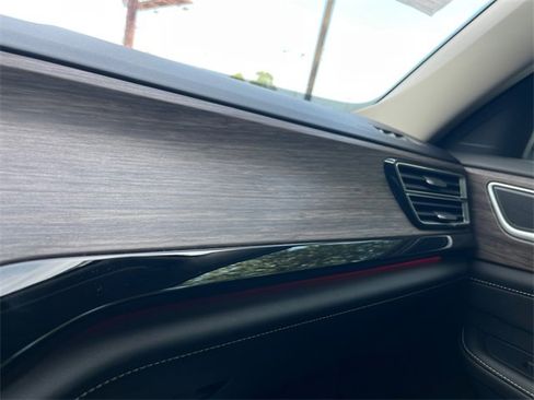 Used 2024 Volkswagen Atlas SEL image 17