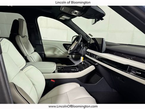 New 2026 Lincoln Aviator Black Label AWD/4WD image 17