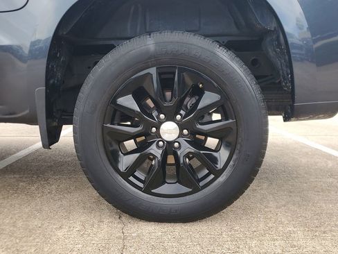Used 2022 Chevrolet Silverado 1500 Custom w/ LPO, Dark Essentials Package RWD image 8
