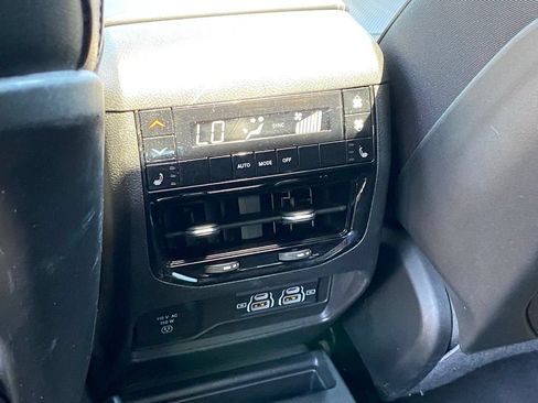 Used 2024 Jeep Grand Cherokee L Limited w/ Luxury Tech Group II AWD/4WD image 27
