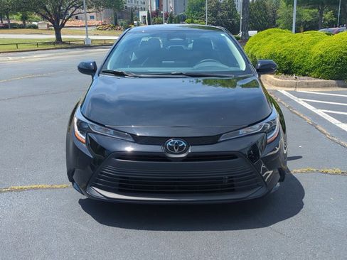 Used 2025 Toyota Corolla LE FWD image 2