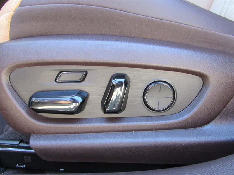Used 2021 Lexus ES 300h w/ Accessory Package FWD image 22