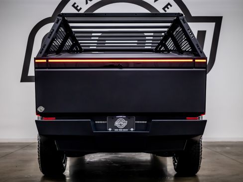 Used 2024 Tesla Cybertruck AWD Crew Cab image 10