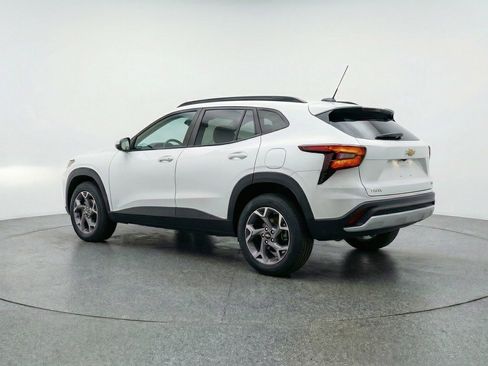 Used 2025 Chevrolet Trax LT image 9