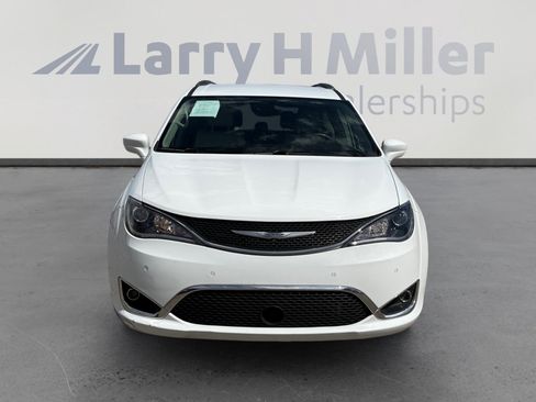 Used 2018 Chrysler Pacifica Touring-L Plus w/ Advanced Safetytec Group FWD image 8