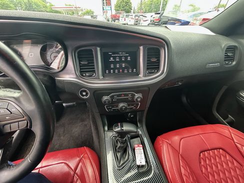 Used 2018 Dodge Charger SXT w/ Blacktop Package RWD image 9