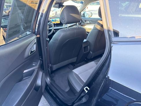 Used 2025 Chevrolet Trax LT image 18