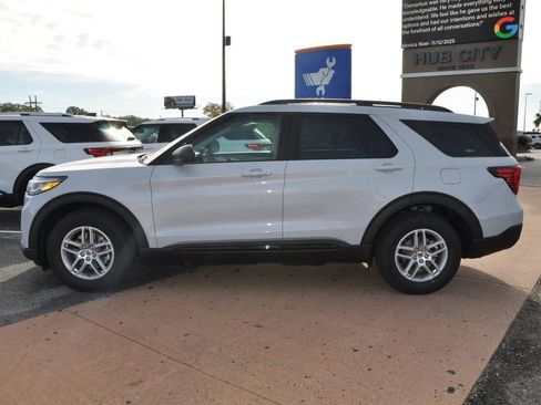 New 2026 Ford Explorer Active w/ Active Comfort Package image 2