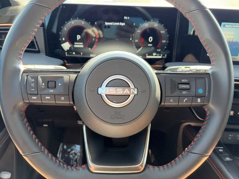Used 2025 Nissan Kicks SR FWD image 11