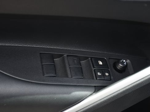 Used 2024 Toyota Corolla Cross AWD Hybrid w/ Moonroof Package image 11