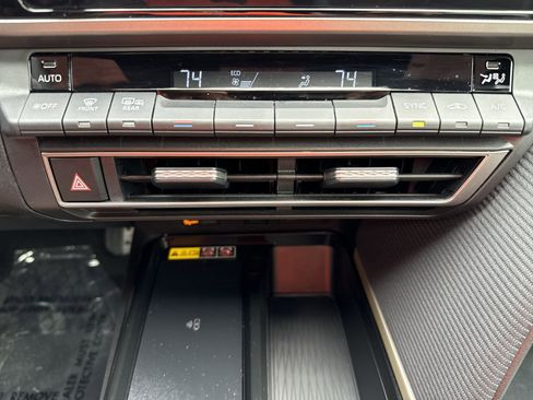 Certified 2025 Toyota Camry SE w/ Convenience Package FWD image 17