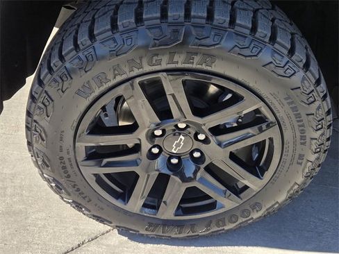 Used 2022 Chevrolet Silverado 1500 LT Trail Boss w/ Convenience Package II image 9