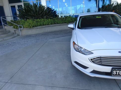 Used 2017 Ford Fusion SE w/ Fusion SE Technology Package FWD image 33
