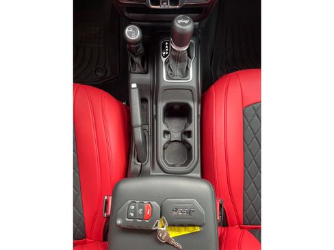 Used 2025 Jeep Wrangler Unlimited Sport AWD/4WD image 16