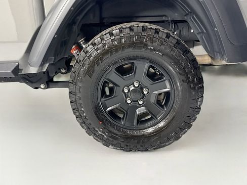 Used 2023 Jeep Gladiator Mojave w/ Trailer Tow Package AWD/4WD image 31