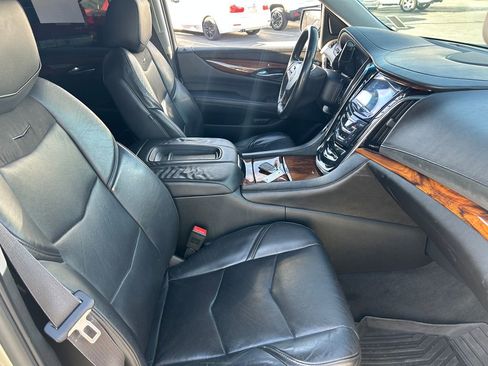 Used 2015 Cadillac Escalade Luxury AWD/4WD image 33