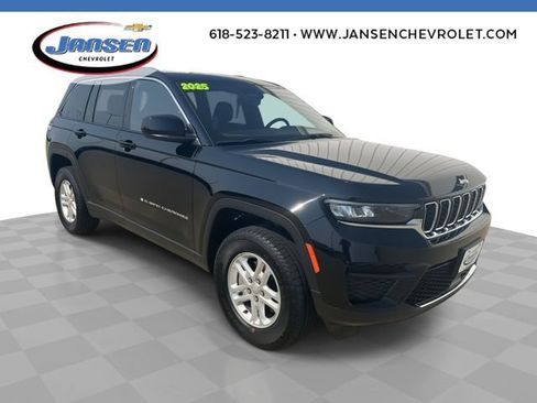 Used 2025 Jeep Grand Cherokee Laredo AWD/4WD image 1