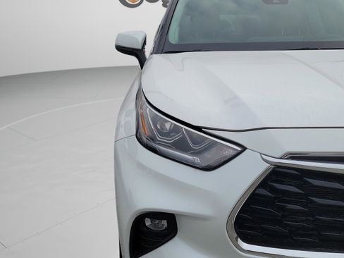 Used 2024 Toyota Highlander Platinum image 13