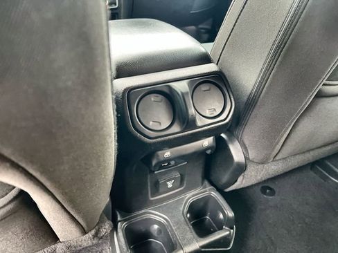 Used 2018 Jeep Wrangler Unlimited Sahara AWD/4WD image 20