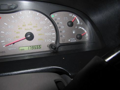 Used 2002 Toyota Sequoia SR5 AWD/4WD image 16