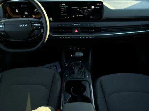 Certified 2025 Kia K4 image 24