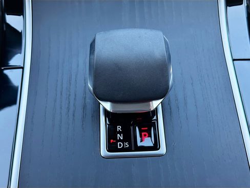 Used 2026 Land Rover Range Rover Velar Dynamic SE AWD/4WD image 28
