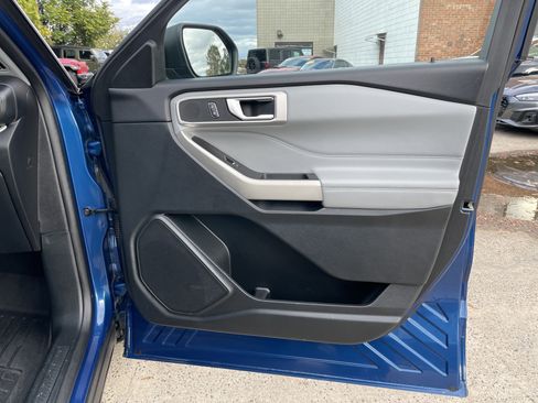 Used 2021 Ford Explorer XLT w/ Equipment Group 202A image 10