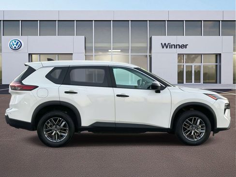 Used 2024 Nissan Rogue S image 8