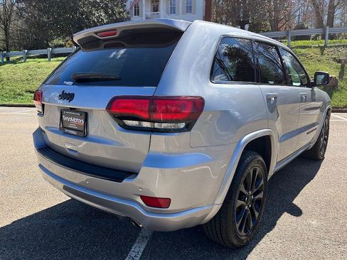 Used 2018 Jeep Grand Cherokee Altitude image 33
