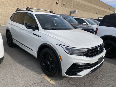 Used 2024 Volkswagen Tiguan SE R-Line image 2