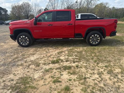 Used 2025 Chevrolet Silverado 2500 Custom w/ Custom Value Package image 8