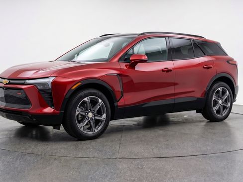 Used 2025 Chevrolet Blazer LT FWD image 3