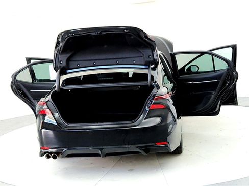 Used 2022 Toyota Camry SE image 11